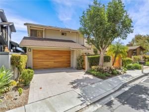 MLS #OC25148463 image #0