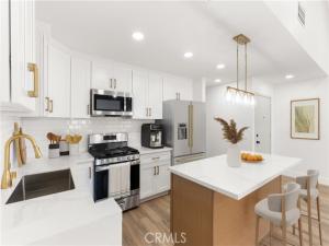 MLS #OC25150130 image #0