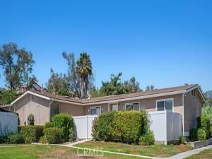 MLS #OC25150696 image #0