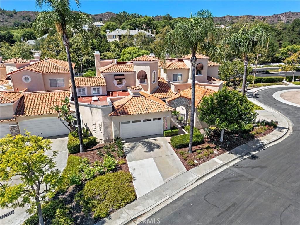 MLS #OC25152198 image #0