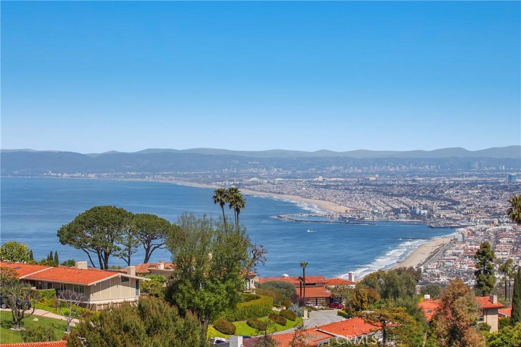 MLS #OC25153371 image #0