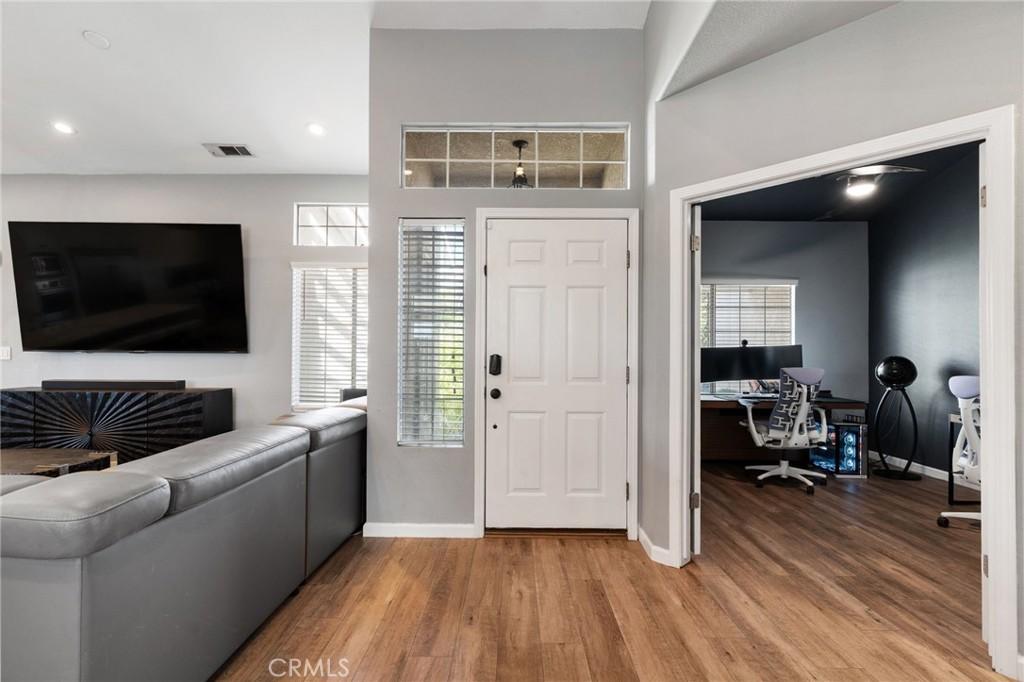 MLS #OC25154947 image #0