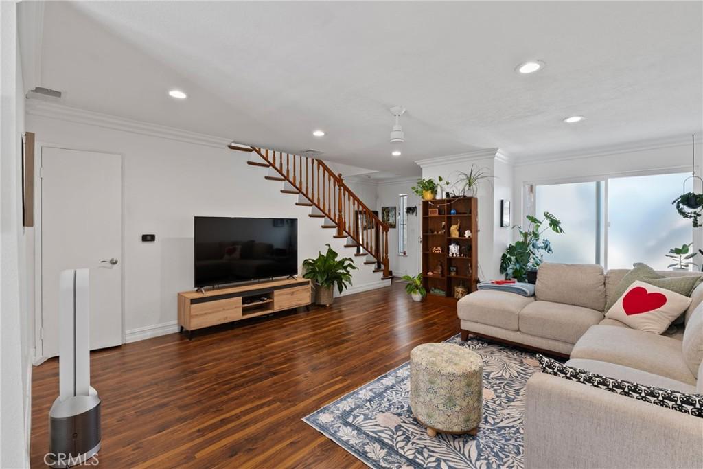 MLS #OC25158062 image #0