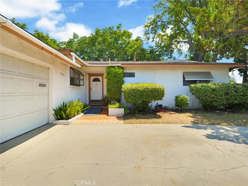 MLS #OC25158364 img 0