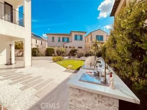 MLS #OC25158446 image #0