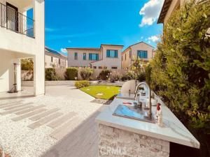 MLS #OC25158446 image #0