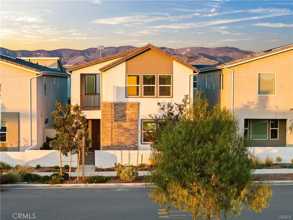 MLS #OC25159029 image #0