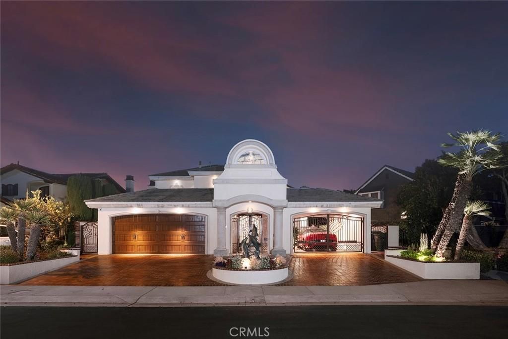 MLS #OC25161108 image #0