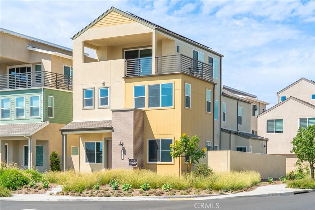 MLS #OC25162001 image #0