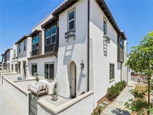 MLS #OC25162073 image #0