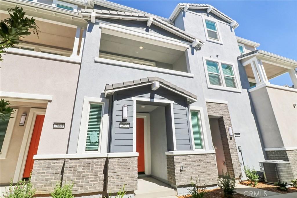 MLS #OC25163016 image #0