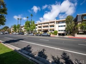 MLS #OC25163068 image #0