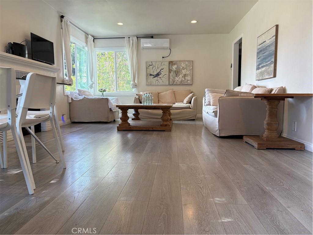 MLS #OC25163199 img 0