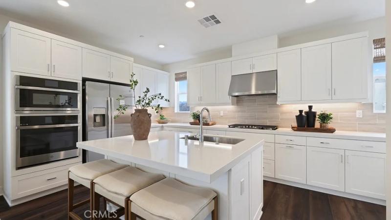 MLS #OC25165843 image #0