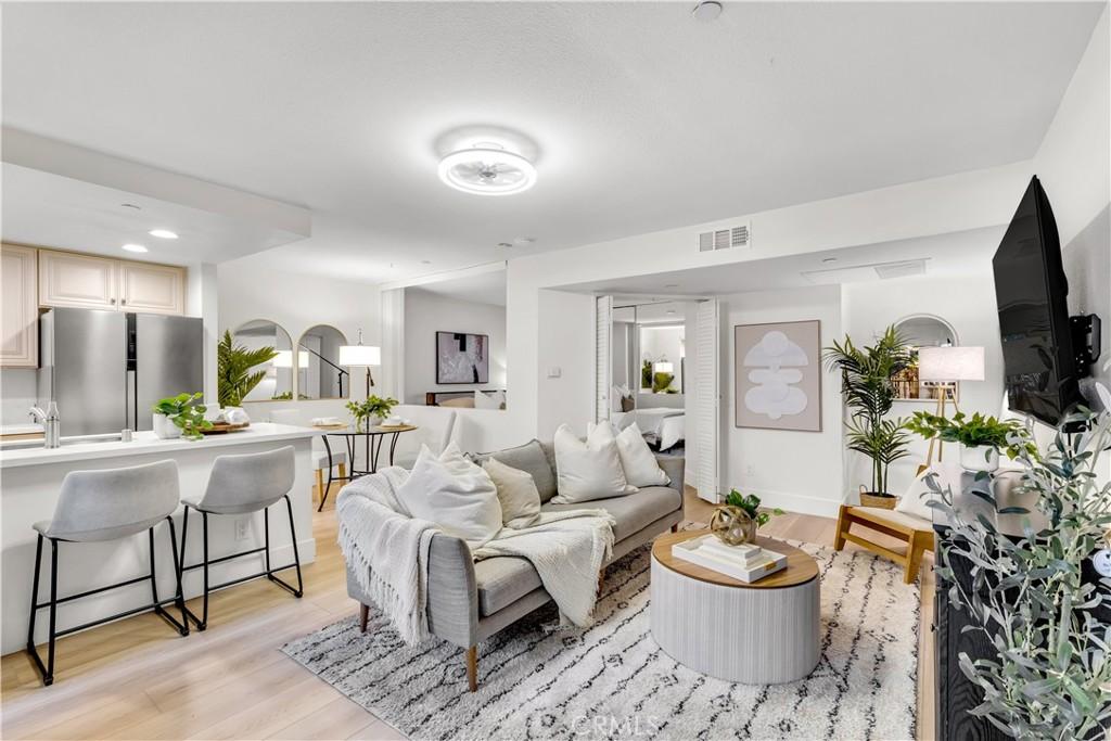 MLS #OC25165983 image #0