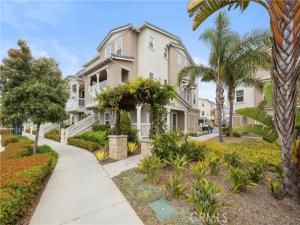 MLS #OC25166540 image #0