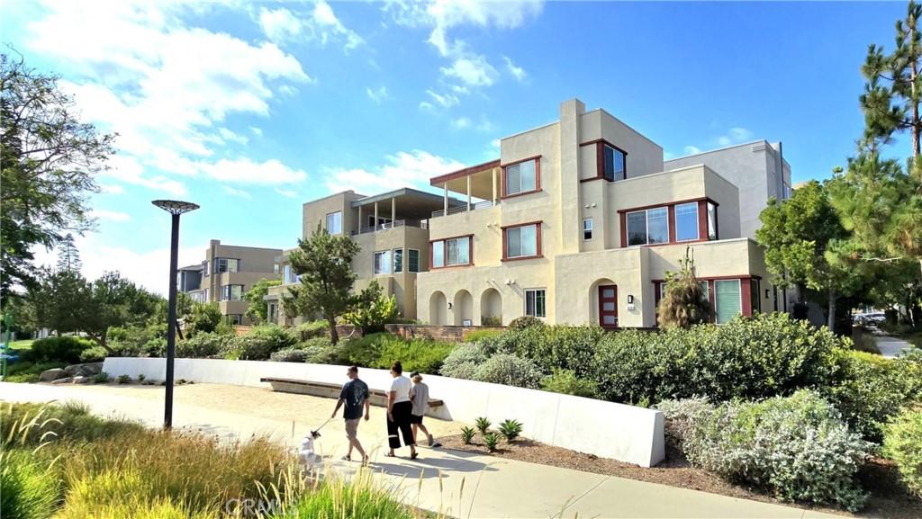 MLS #OC25166704 image #0