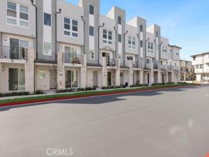 MLS #OC25166705 image #0