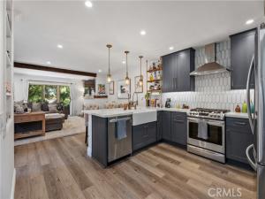 MLS #OC25167110 image #0