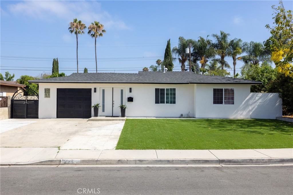 MLS #OC25167780 img 0