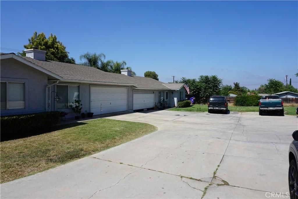 MLS #OC25168762 img 0