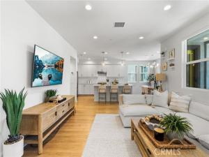 MLS #OC25169996 image #0