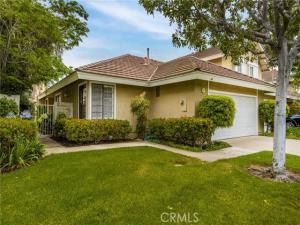 MLS #OC25170411 image #0