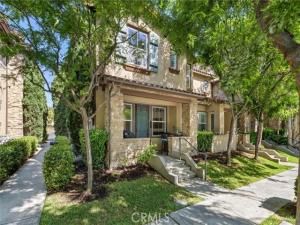 MLS #OC25172196 image #0