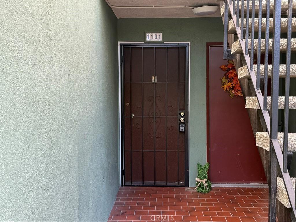 MLS #OC25172469 image #0
