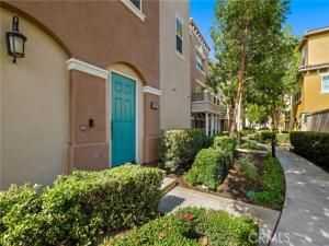 MLS #OC25172526 image #0