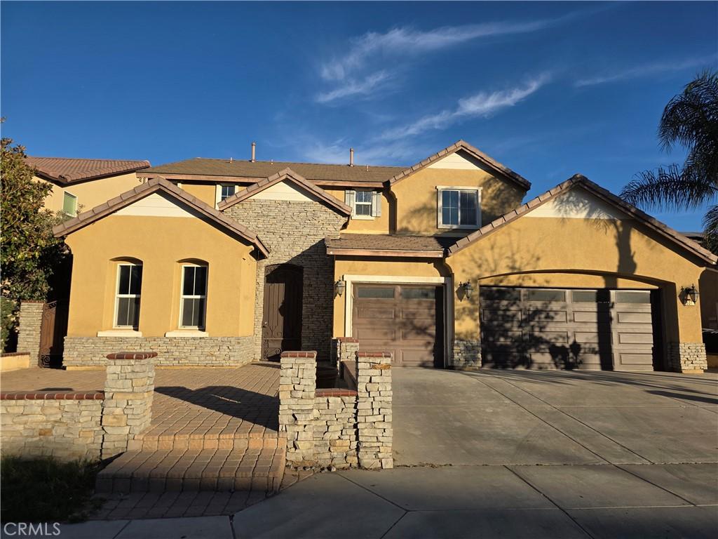 MLS #OC25172943 image #0