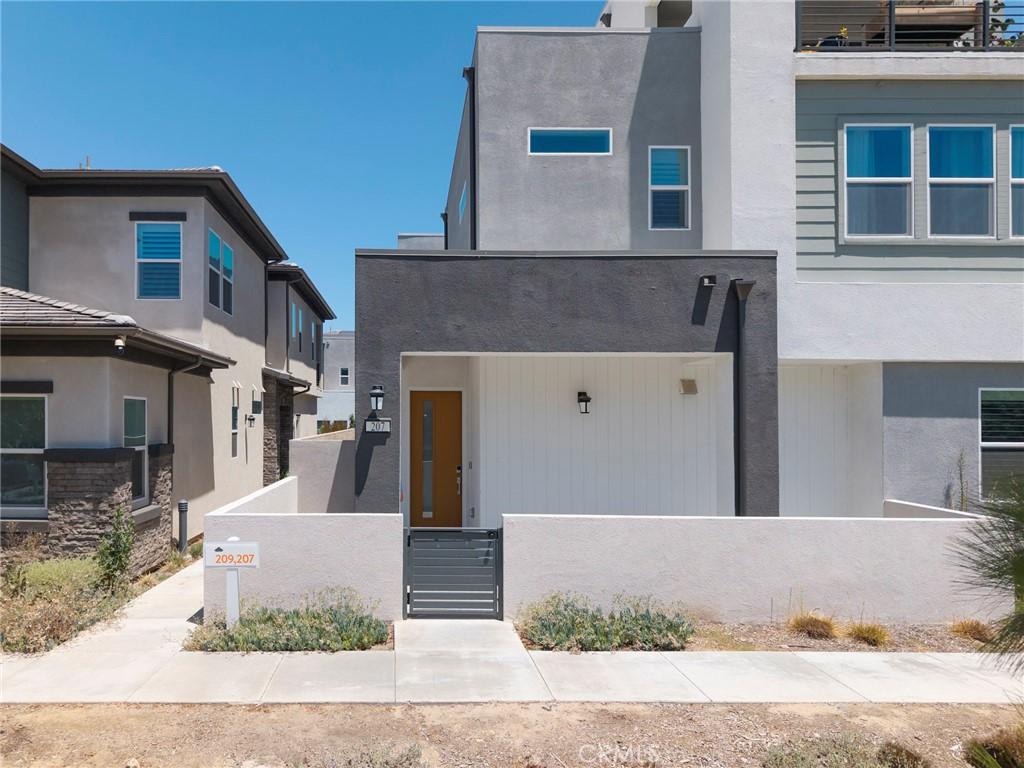 MLS #OC25174456 image #0