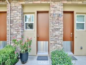 MLS #OC25176502 image #0