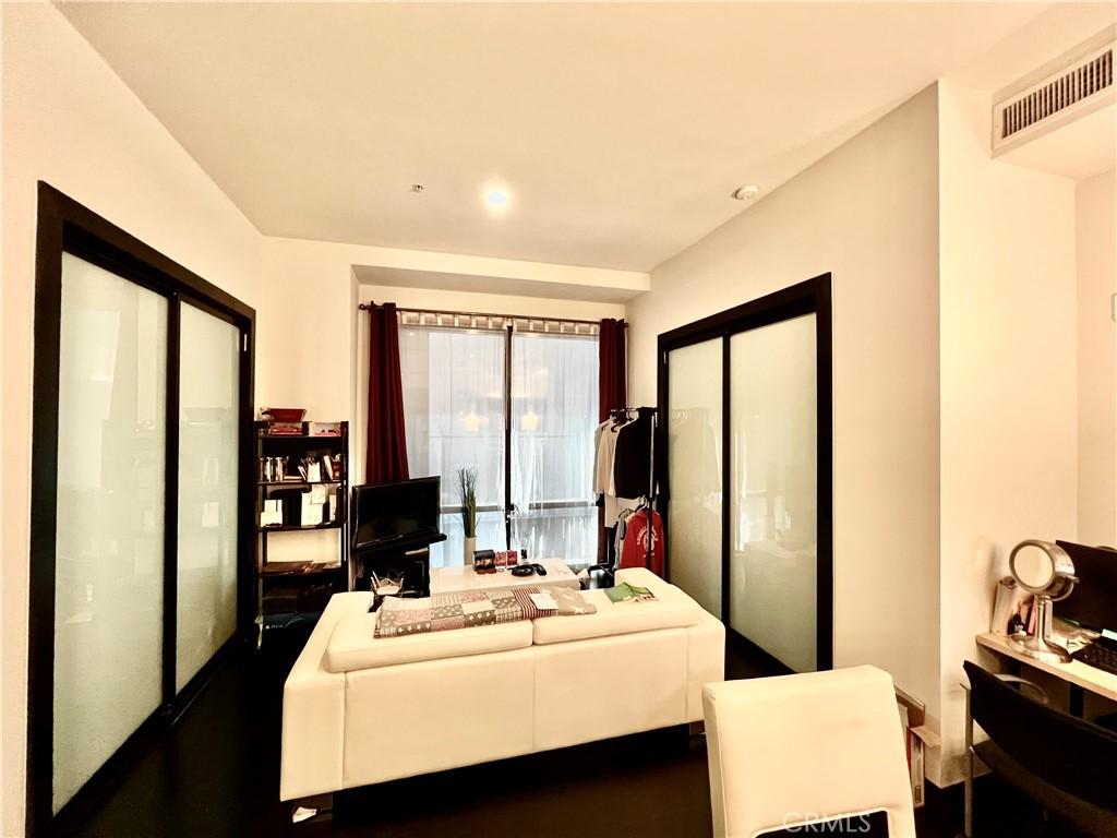 MLS #OC25176651 image #0