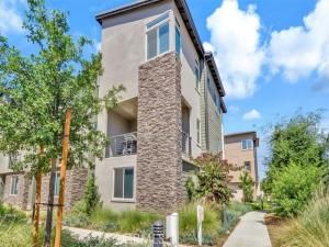 MLS #OC25179205 image #0