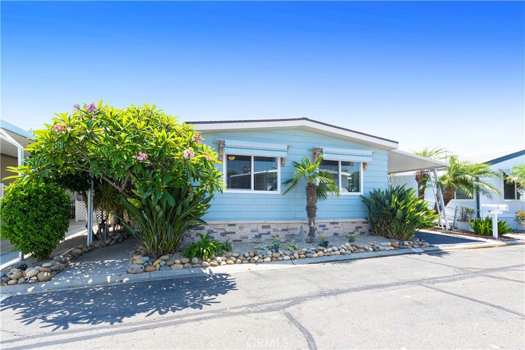 MLS #OC25182432 image #0