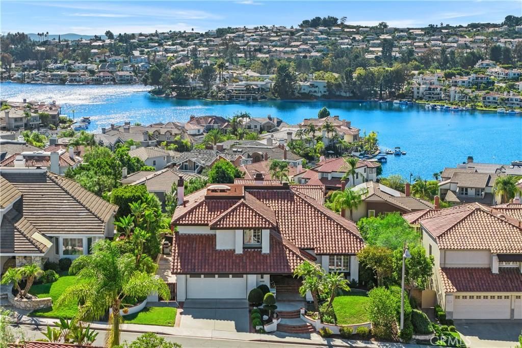 MLS #OC25182570 image #0