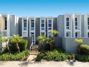 MLS #OC25182869 image #0