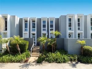 MLS #OC25182869 image #0