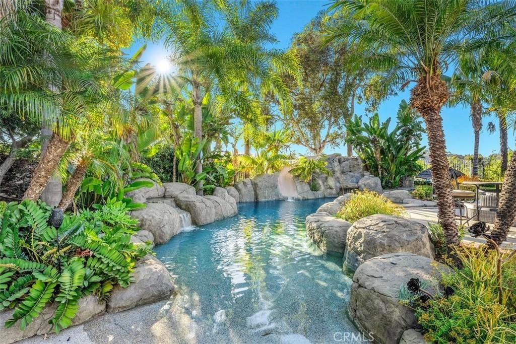 MLS #OC25184109 image #0