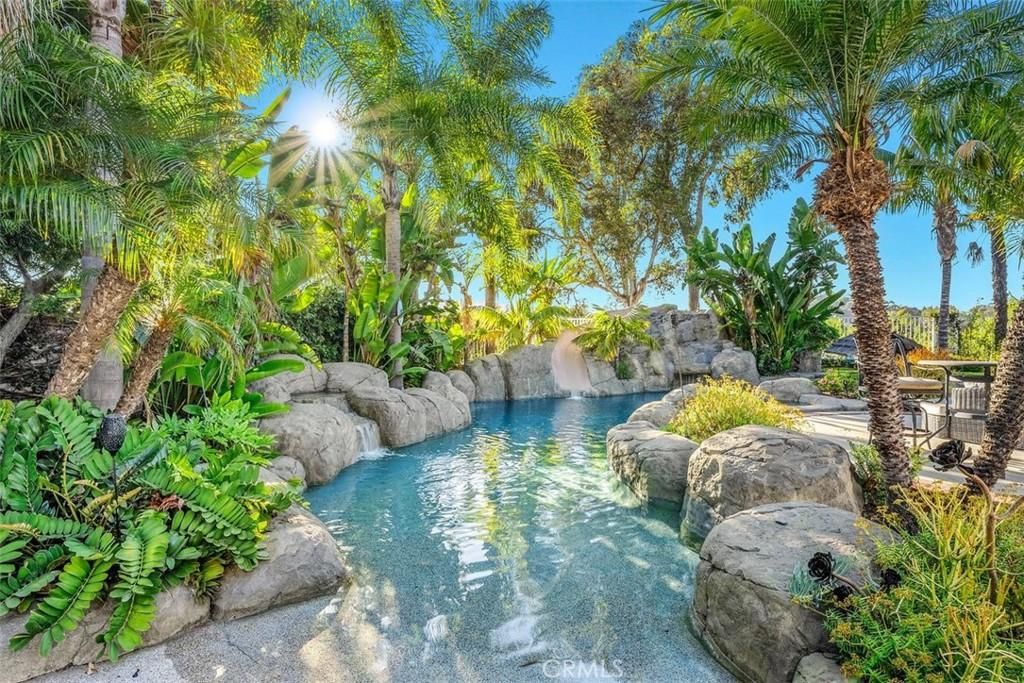 MLS #OC25184109 image #0