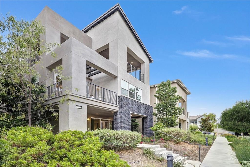 MLS #OC25184425 image #0