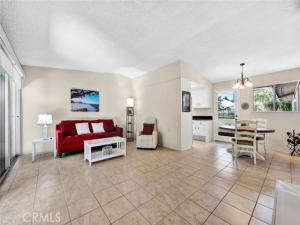 MLS #OC25186102 image #0