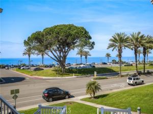 MLS #OC25186858 image #0