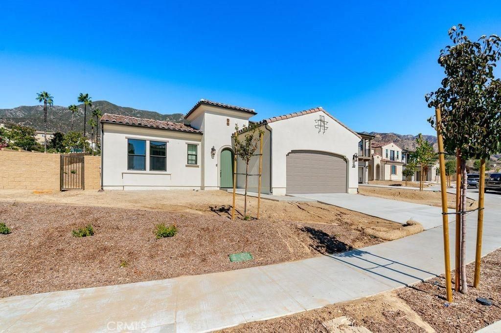 MLS #OC25188362 image #0