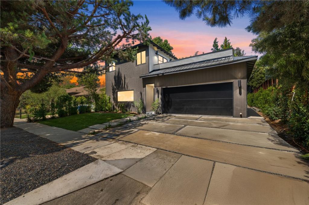 MLS #OC25190935 image #0