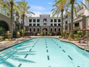 MLS #OC25191102 image #0