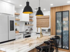 MLS #OC25191350 image #0