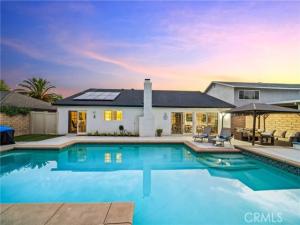 MLS #OC25191903 image #0