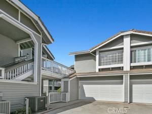 MLS #OC25192595 image #0